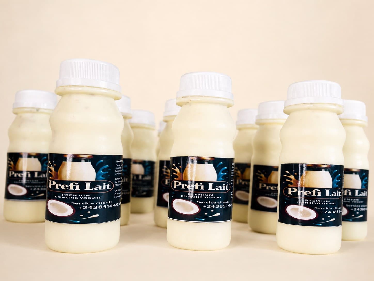 Bouteilles Prefi Lait saveur coco, présentation studio